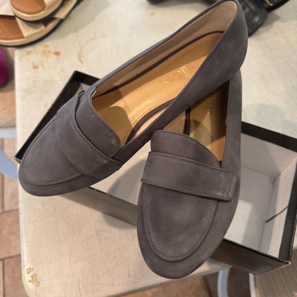 Talbots Penny Loafer Shoes 8W Wide Slip On Gray Suede Work Career Everyday Flat